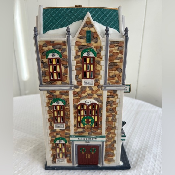 Department 56 “The University Club” - Picture 4 of 8